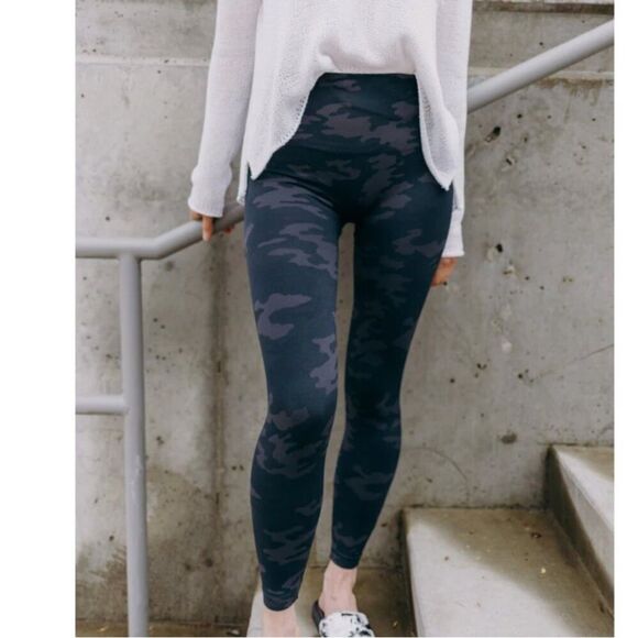 Spanx Look At Me Now Camo Green Leggings Size XL NWOT - Picture 5 of 13